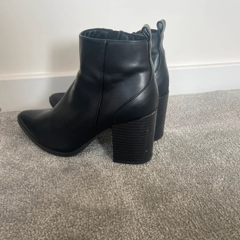 Elegant Black Leather Heeled Boots
